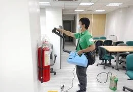 Quest Technician Misting with pyrethrin