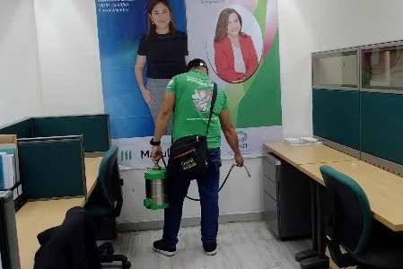 Quest technician doing liquid application